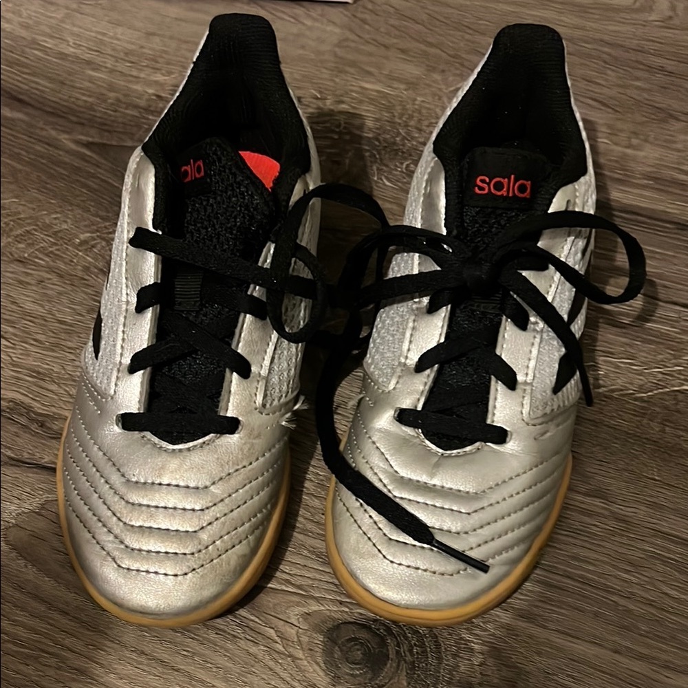 Adidas Predator Sala Jr. Indoor Soccer Cleats Silver Size 1 kids